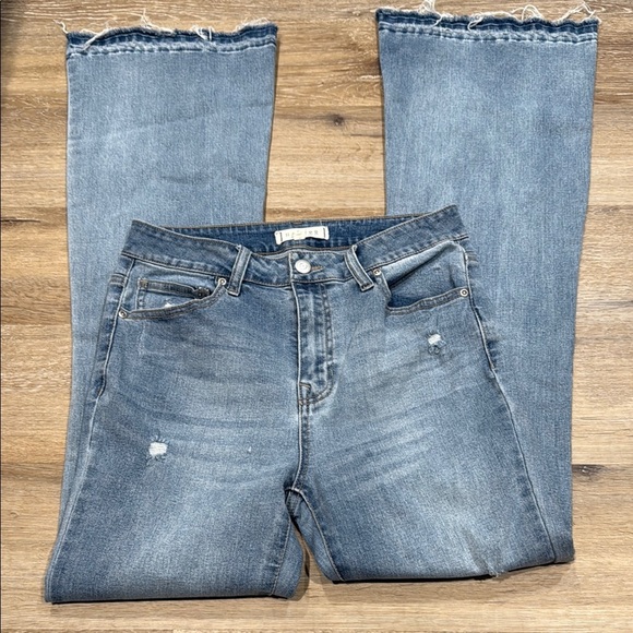 Harper Heritage Size 27 Francesca's Collections  Flare Denim Distressed Details - Picture 7 of 9